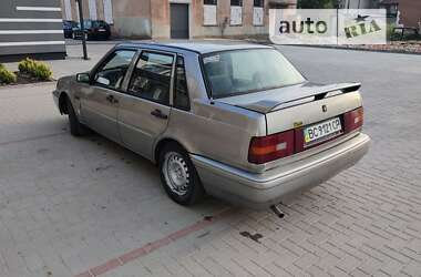 Седан Volvo 460 1990 в Червонограді