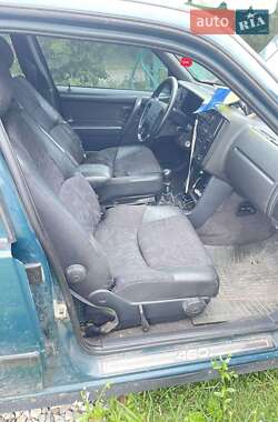 Седан Volvo 460 1996 в 