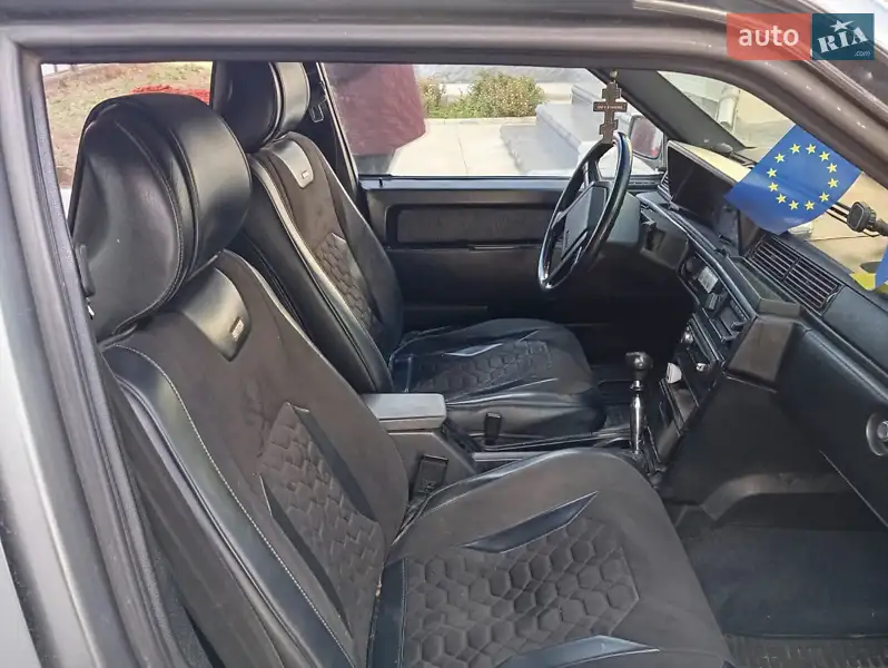 Седан Volvo 740 1989 в 