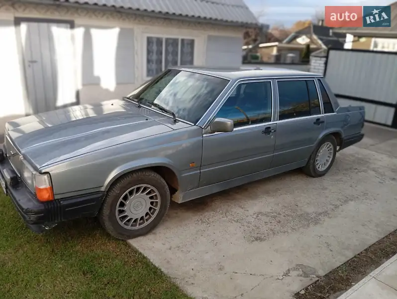 Седан Volvo 740 1989 в 