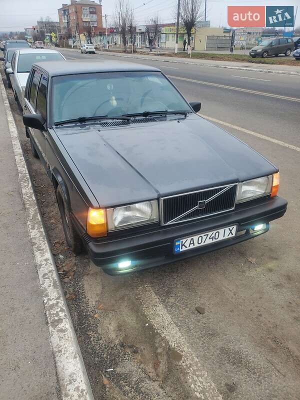 Седан Volvo 740 1988 в Староконстантинове