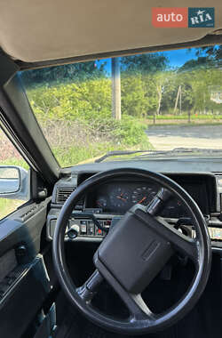 Седан Volvo 740 1989 в 