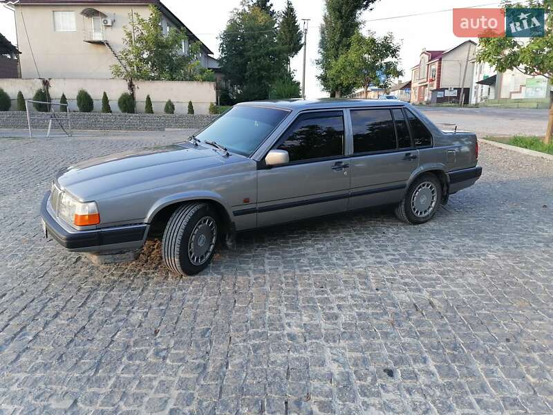 Седан Volvo 940 1993 в Кельменцах