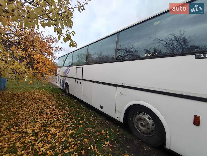 Туристический / Междугородний автобус Volvo B10B 1992 в Полтаве