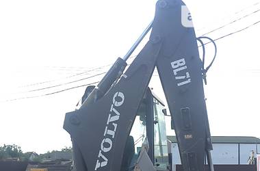 Экскаватор погрузчик Volvo BL 71 2004 в Киеве