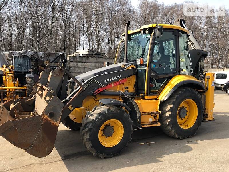 Екскаватор навантажувач Volvo BL 71 2011 в Чернігові