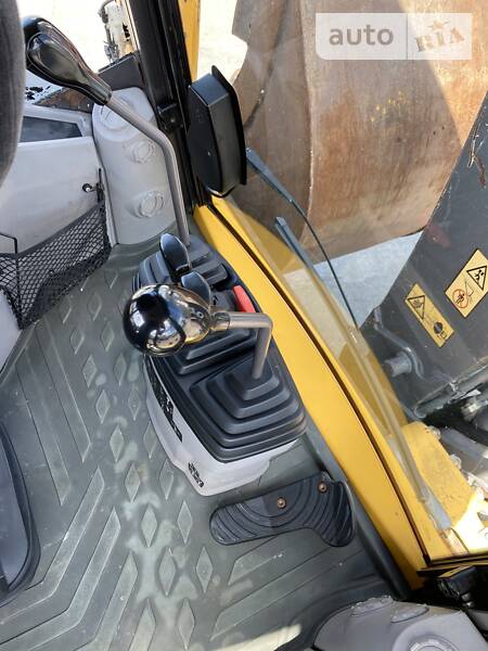 Экскаватор погрузчик Volvo BL 71 2011 в Киеве