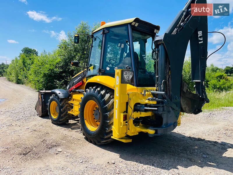 Екскаватор навантажувач Volvo BL 71 2008 в Чернівцях