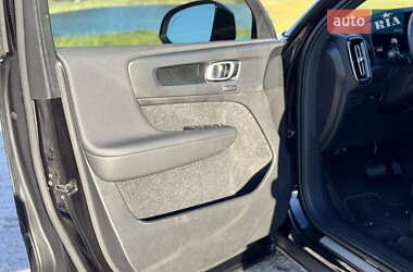 Позашляховик / Кросовер Volvo C40 Recharge 2022 в 