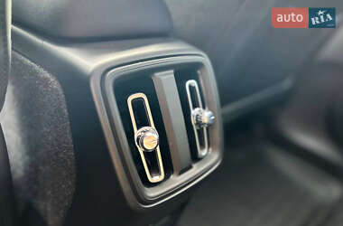 Позашляховик / Кросовер Volvo C40 Recharge 2023 в 