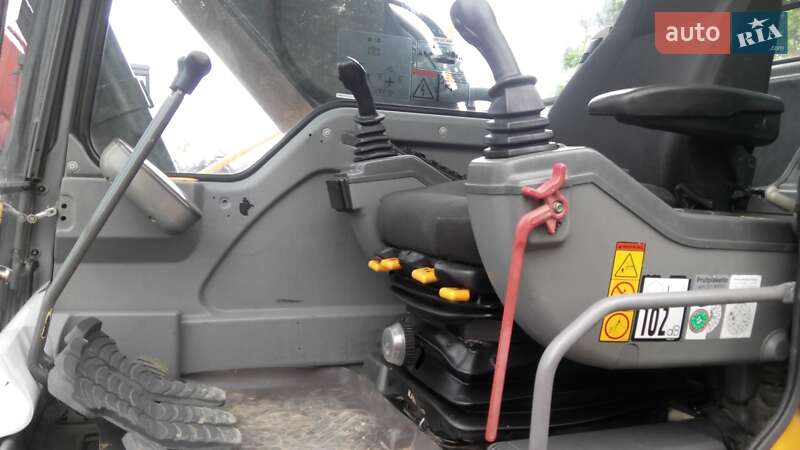 Гусеничний екскаватор Volvo EC 210B LC 2002 в Києві