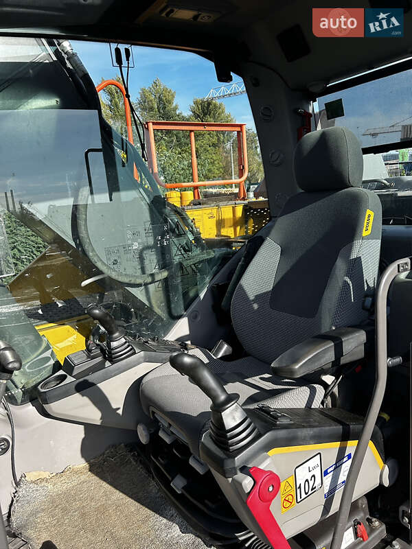 Гусеничний екскаватор Volvo EC 220DL 2018 в Києві фото 54 Гусеничний екскаватор Volvo EC 220DL 2018 в Києві