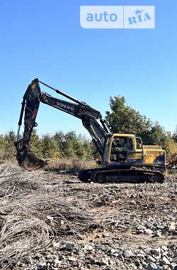 Гусеничний екскаватор Volvo EC 240 BNLC 2002 в Києві