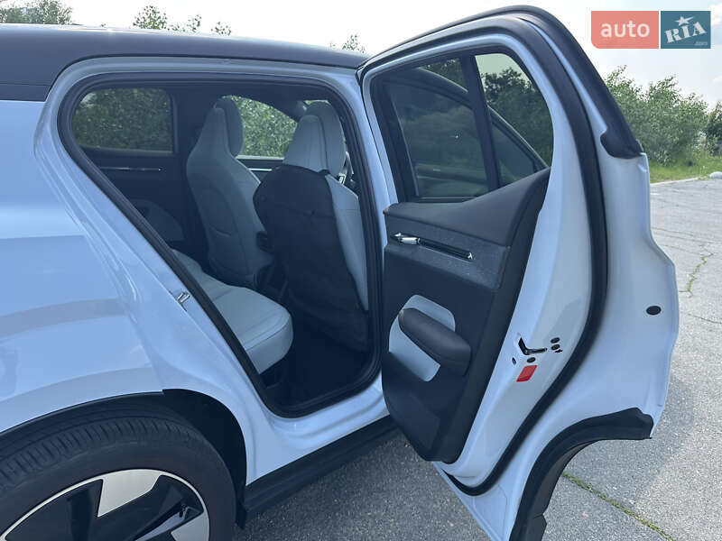 Внедорожник / Кроссовер Volvo EX30 2024 в Киеве