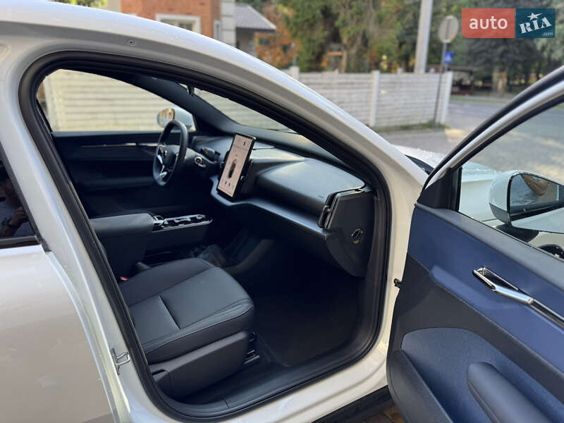 Внедорожник / Кроссовер Volvo EX30 2024 в Ивано-Франковске