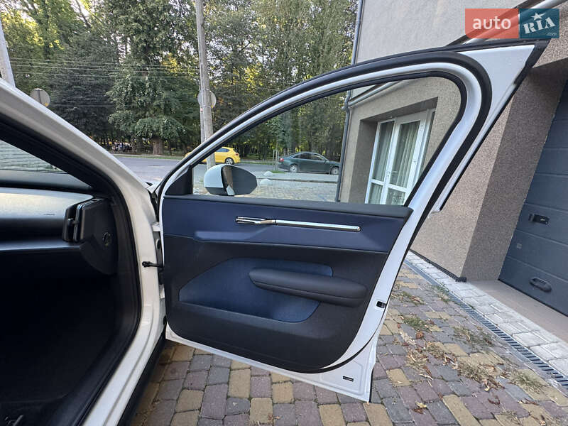 Внедорожник / Кроссовер Volvo EX30 2024 в Ивано-Франковске