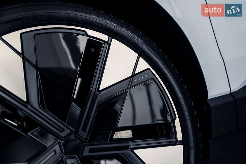 Внедорожник / Кроссовер Volvo EX30 2024 в Харькове