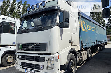 Тягач Volvo F12 2002 в Кам'янець-Подільському