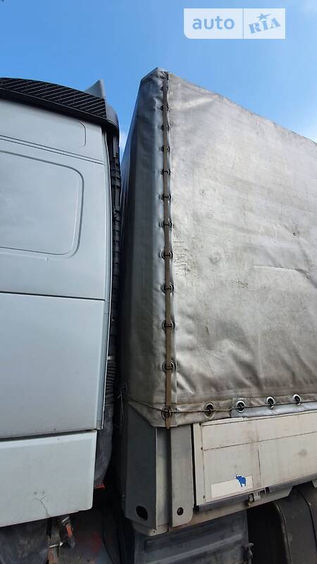 Контейнеровоз Volvo FH 12 2003 в Ужгороді