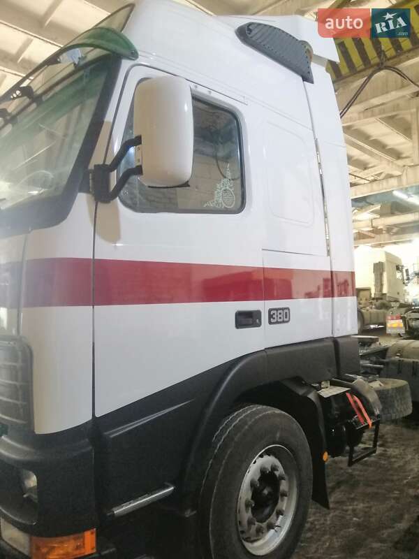 Тягач Volvo FH 12 2000 в Черноморске