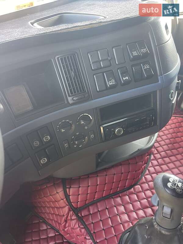 Тентований Volvo FH 12 2006 в Чернівцях