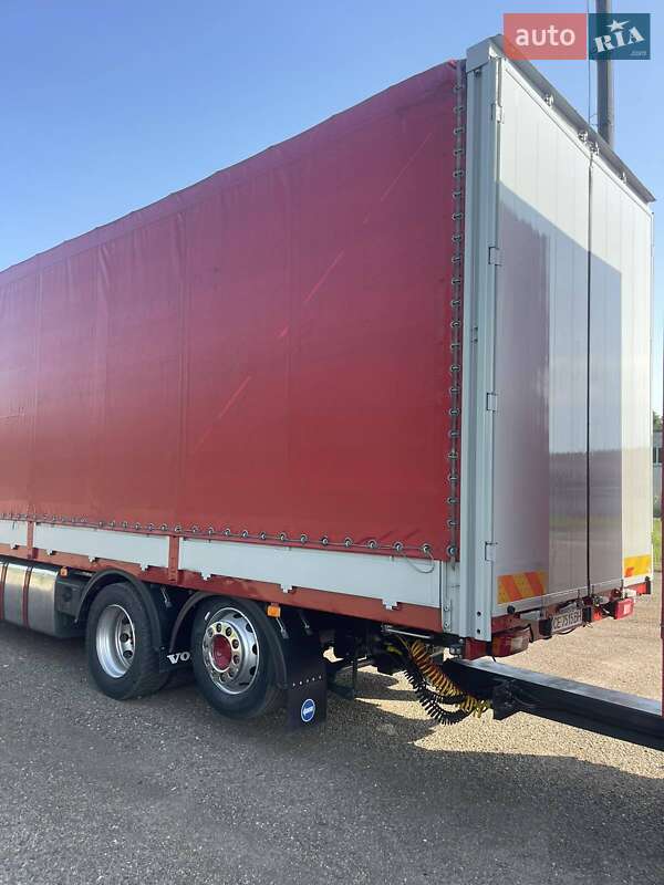 Тентований Volvo FH 12 2006 в Чернівцях