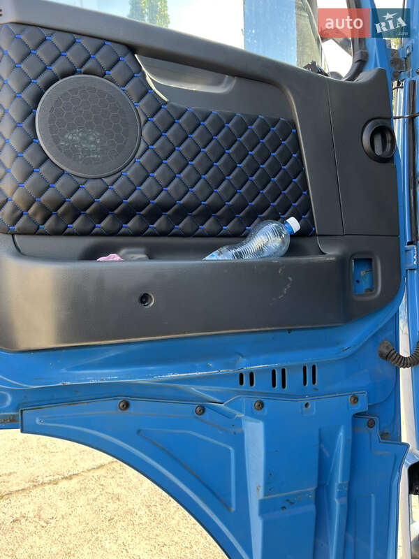 Грузовой фургон Volvo FH 12 2000 в Черноморске