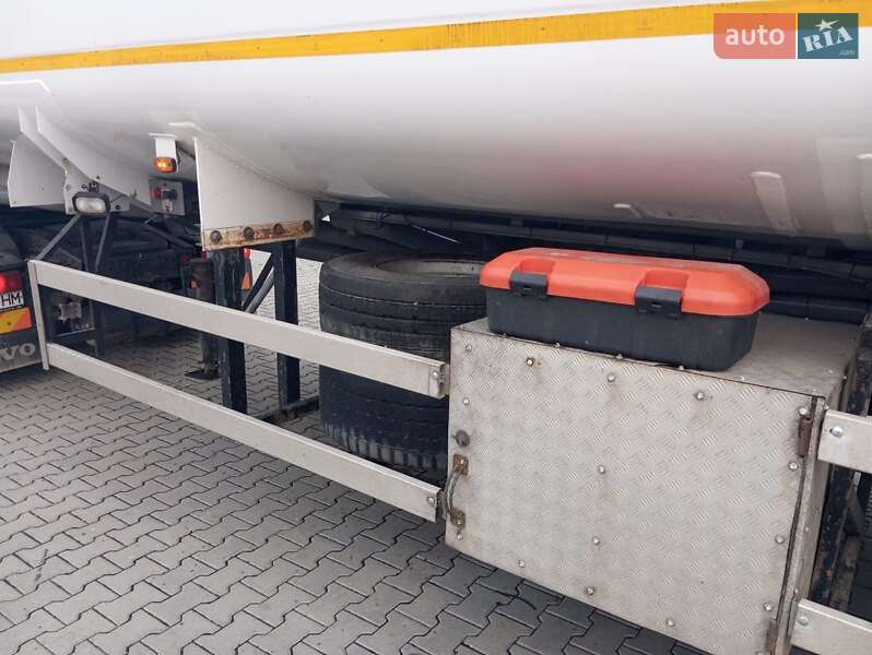 Бензовоз Volvo FH 13 2014 в Черновцах фото 23 Бензовоз Volvo FH 13 2014 в Черновцах