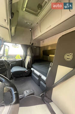 Тягач Volvo FH 13 2010 в 