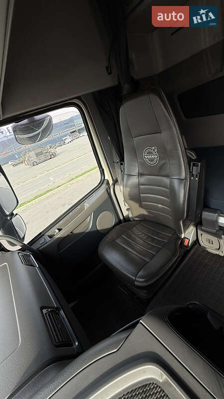 Для перевезення тварин Volvo FH 13 2012 в Дніпрі