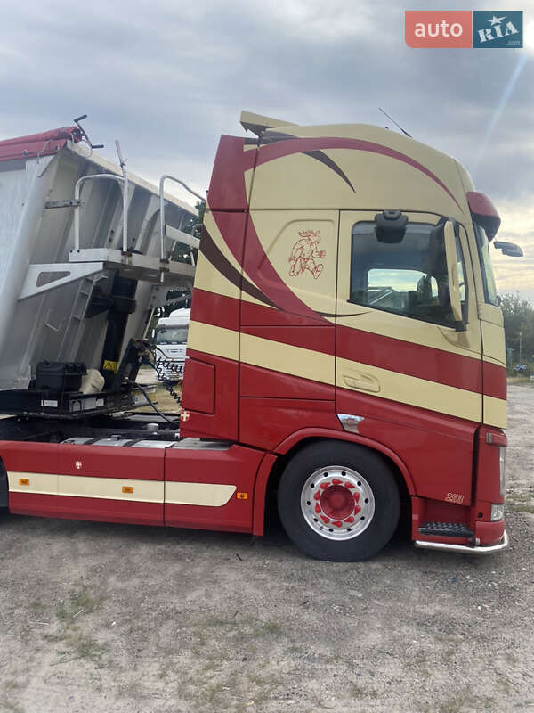 Зерновоз Volvo FH 13 2014 в Обухове