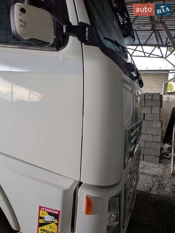 Самосвал Volvo FH 13 2007 в Косове