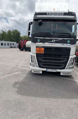 Бензовоз Volvo FH 16 2014 в Киеве