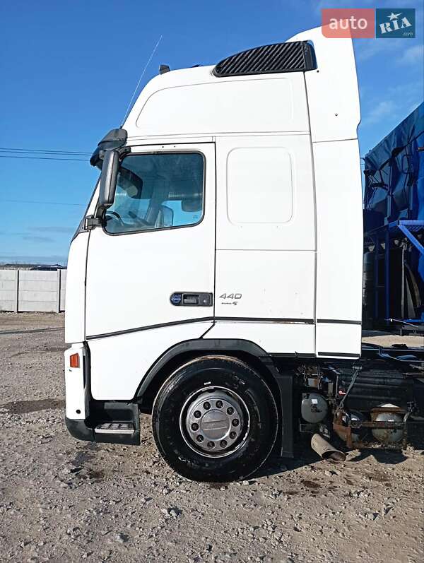 Контейнеровоз Volvo FH 16 2007 в Киеве
