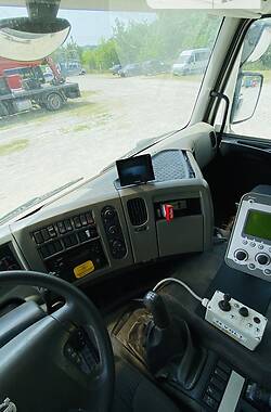 Пескоразбрасывающая машина Volvo FL 250 2010 в Тернополе