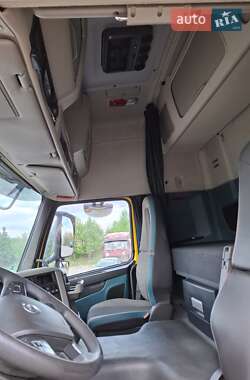 Грузовой фургон Volvo FM 11 2015 в 