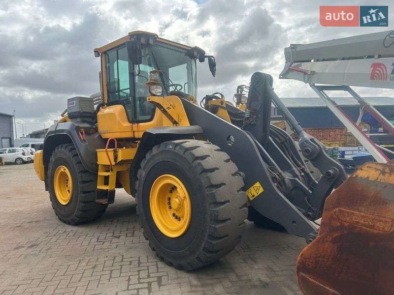 Volvo L 120F 2021