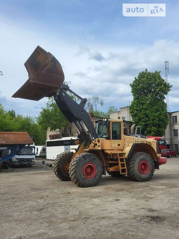 Фронтальный погрузчик Volvo L 180 2007 в Киеве