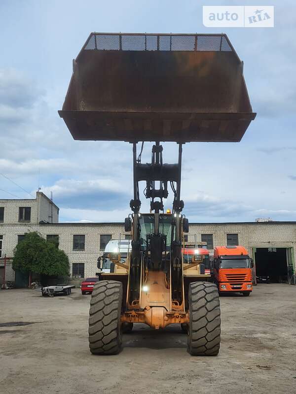 Фронтальный погрузчик Volvo L 180 2007 в Киеве
