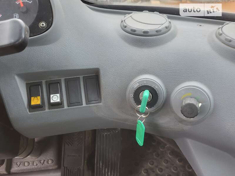 Фронтальный погрузчик Volvo L 180 2007 в Киеве