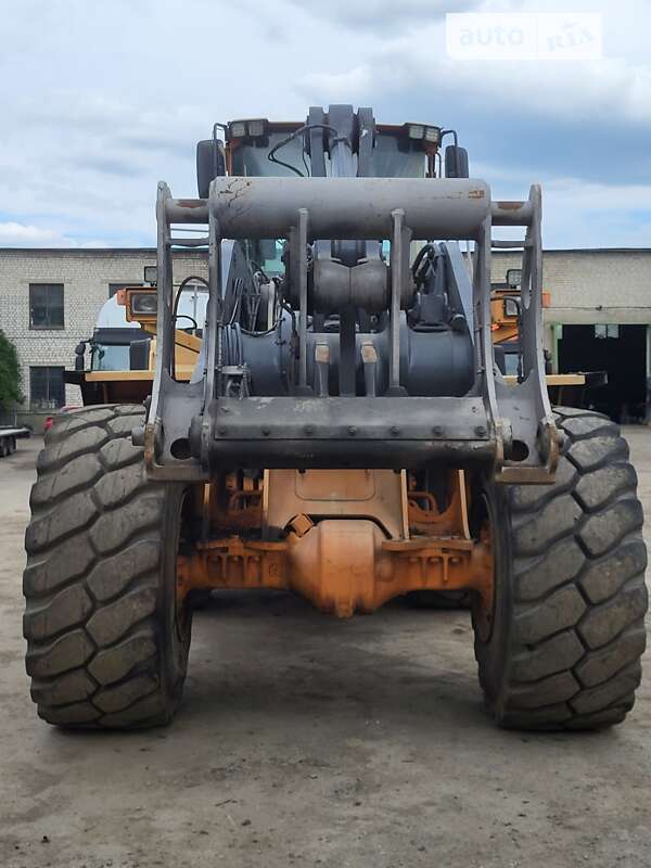 Фронтальный погрузчик Volvo L 180 2007 в Киеве