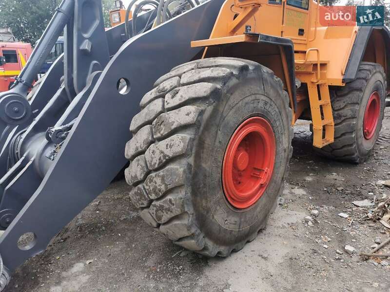 Фронтальный погрузчик Volvo L 180 2008 в Киеве