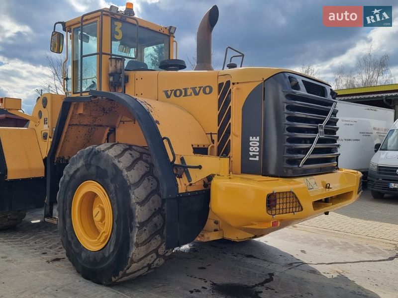 Фронтальні навантажувачі Volvo L 180 2006 в Одесі