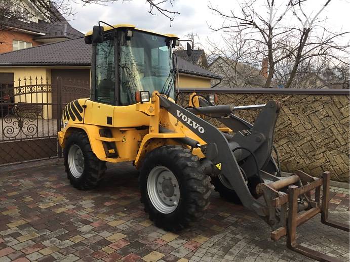 Фронтальный погрузчик Volvo L 70 2001 в 