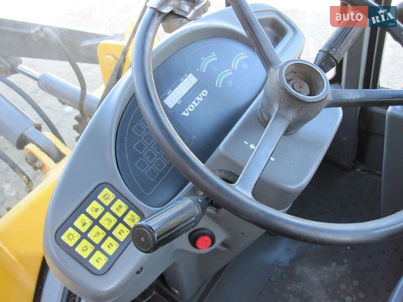 Фронтальный погрузчик Volvo L30B 2002 в Виннице