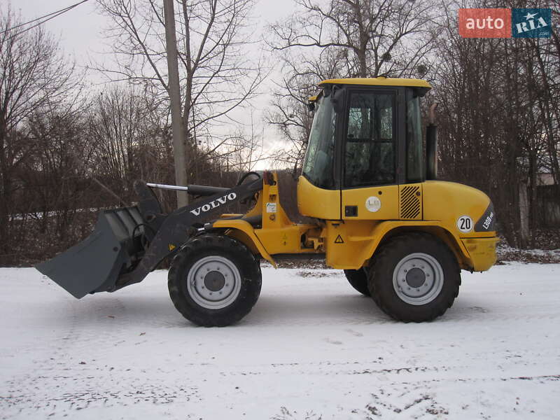 Фронтальный погрузчик Volvo L30B 2002 в Виннице