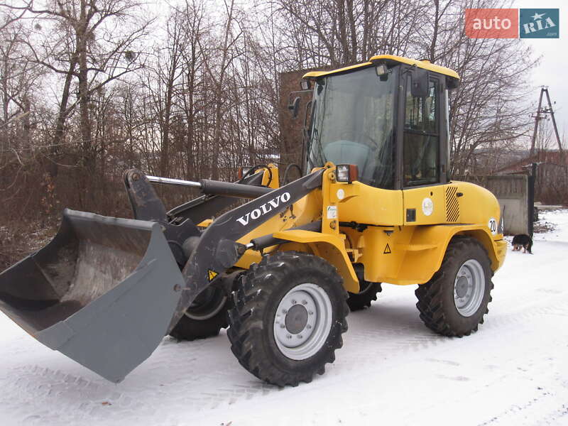 Фронтальный погрузчик Volvo L30B 2002 в Виннице