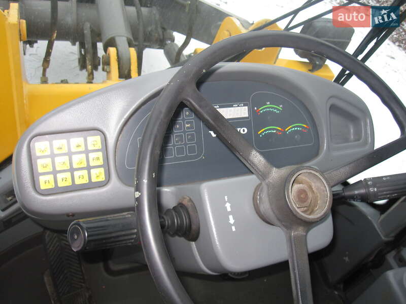 Фронтальный погрузчик Volvo L30B 2002 в Виннице