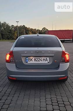 Седан Volvo S40 2009 в Львове