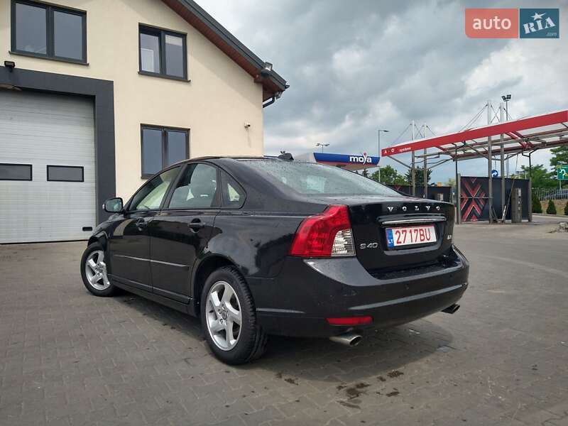 Седан Volvo S40 2012 в Терновке